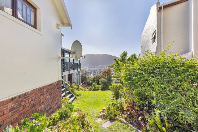 To Let 6 Bedroom Property for Rent in Fish Hoek Western Cape